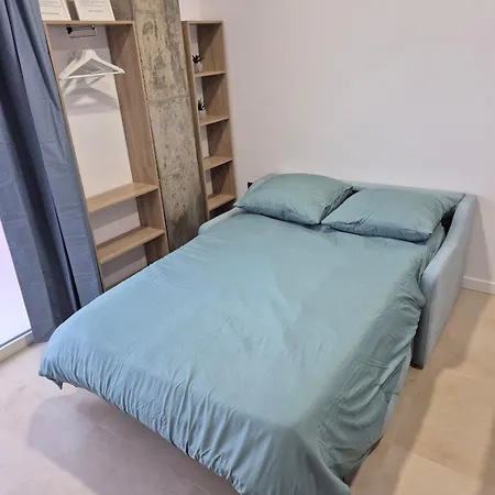 Apartamento And *