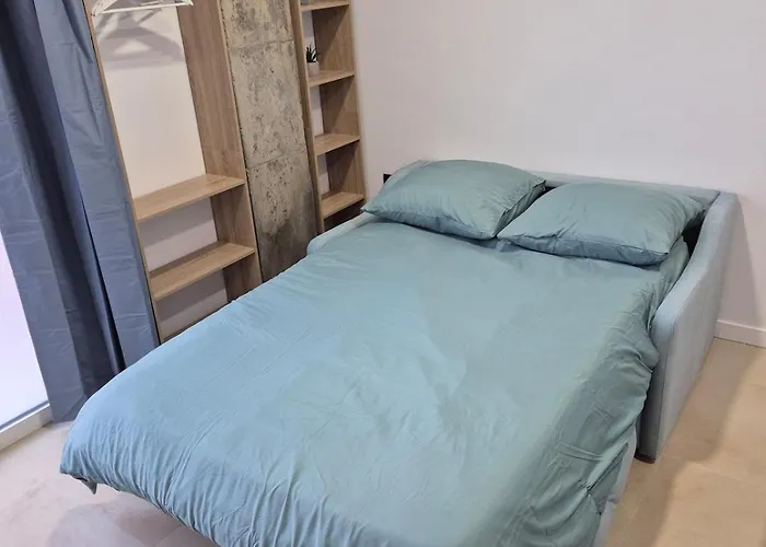 Appartement And *